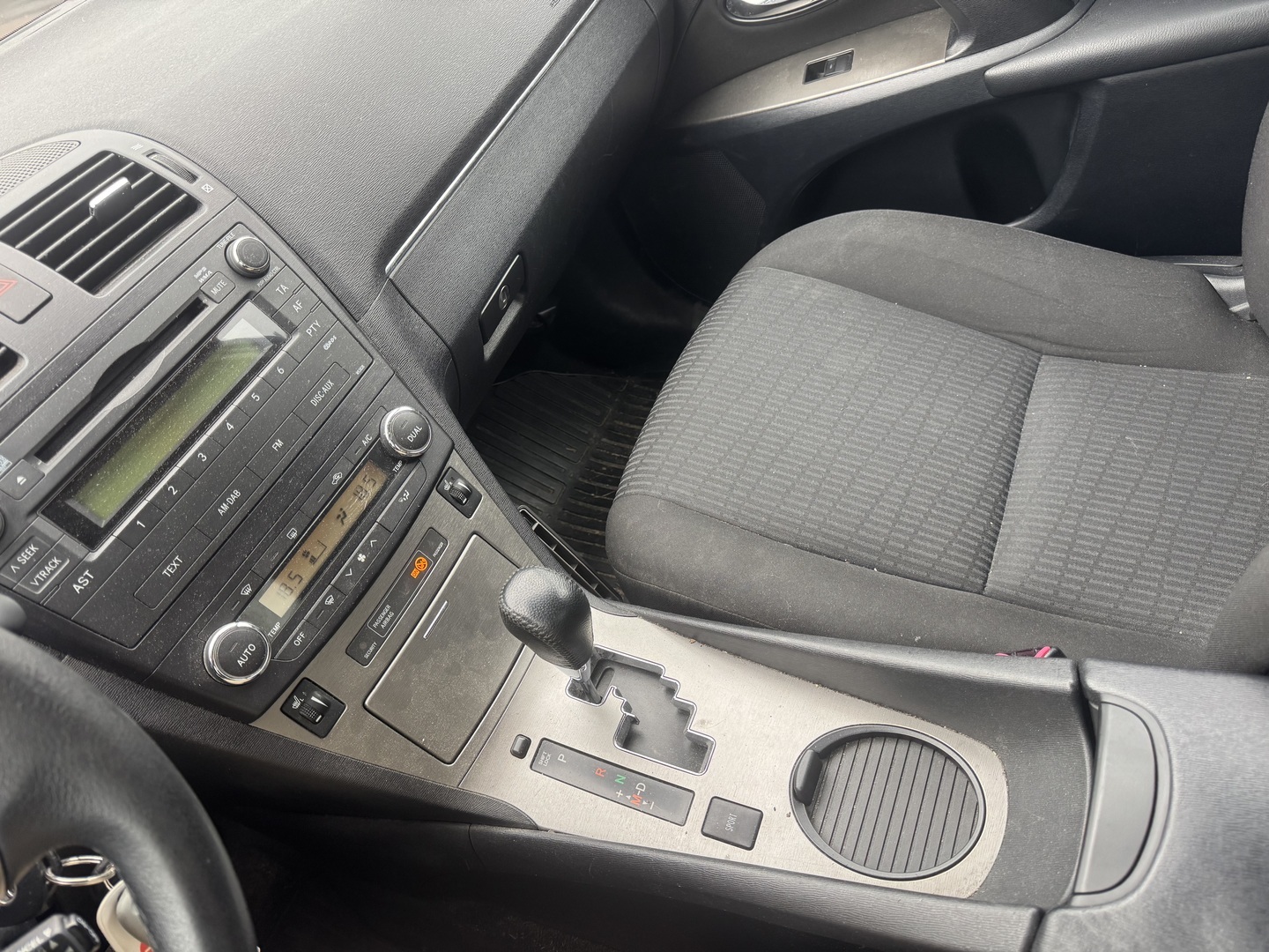 TOYOTA Avensis 2010