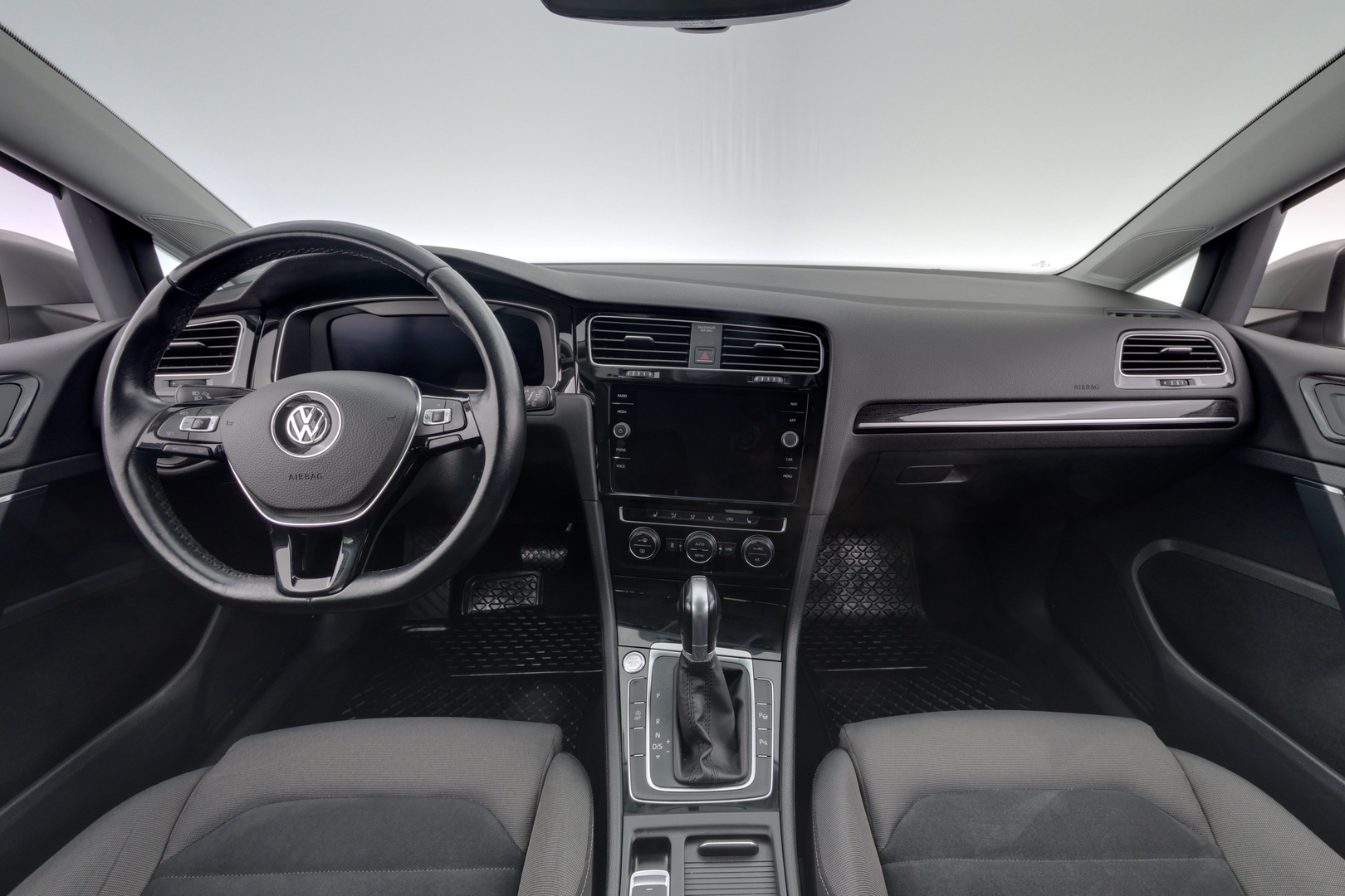 VOLKSWAGEN Golf 2018