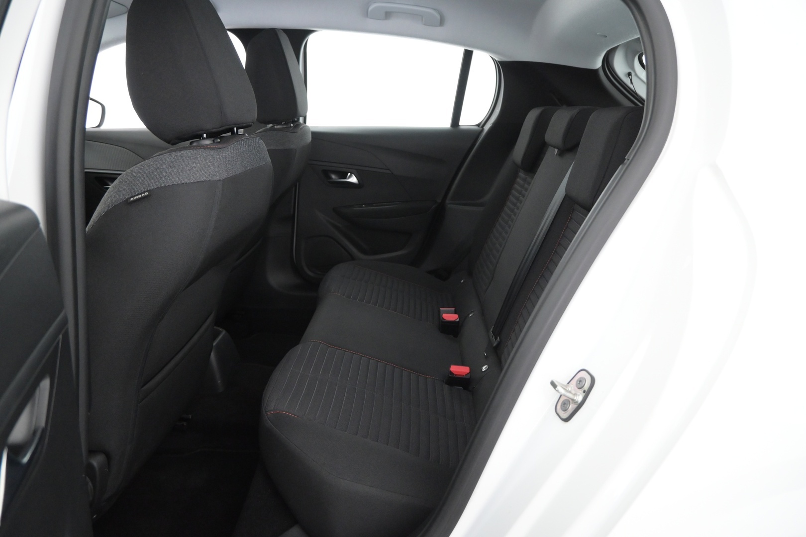 PEUGEOT 208 2021