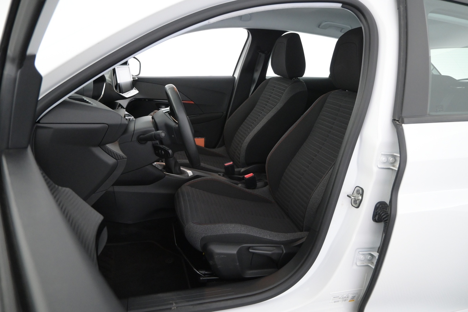 PEUGEOT 208 2021