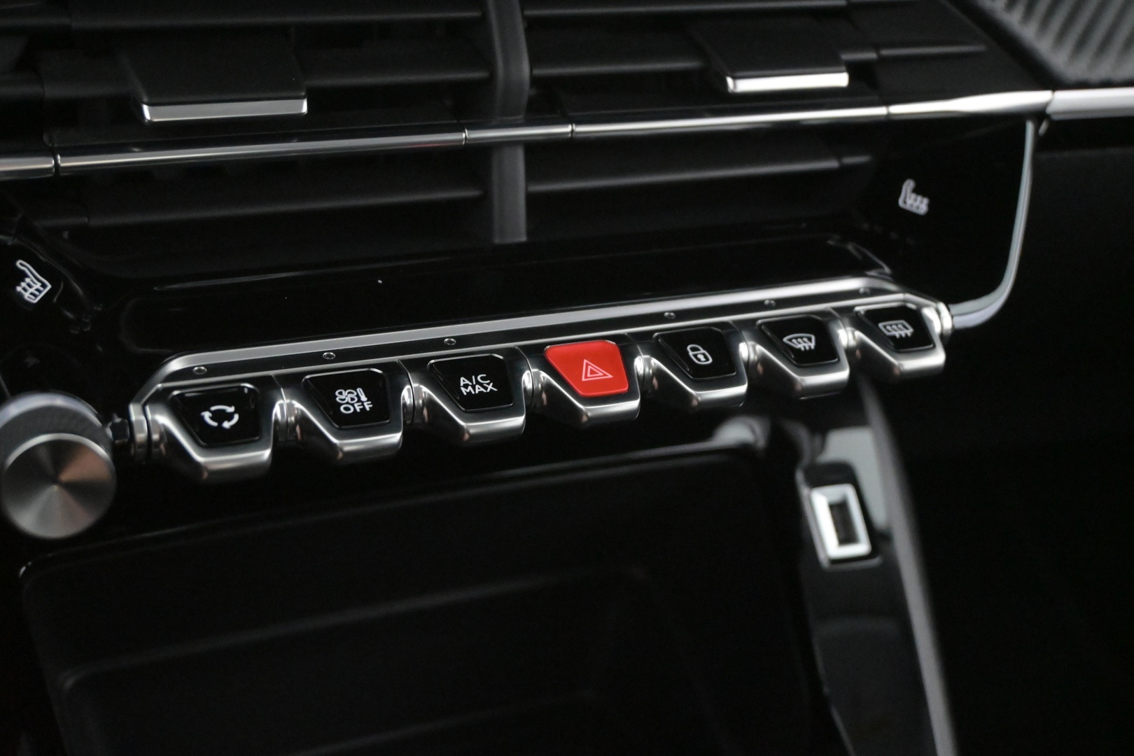 PEUGEOT 208 2021