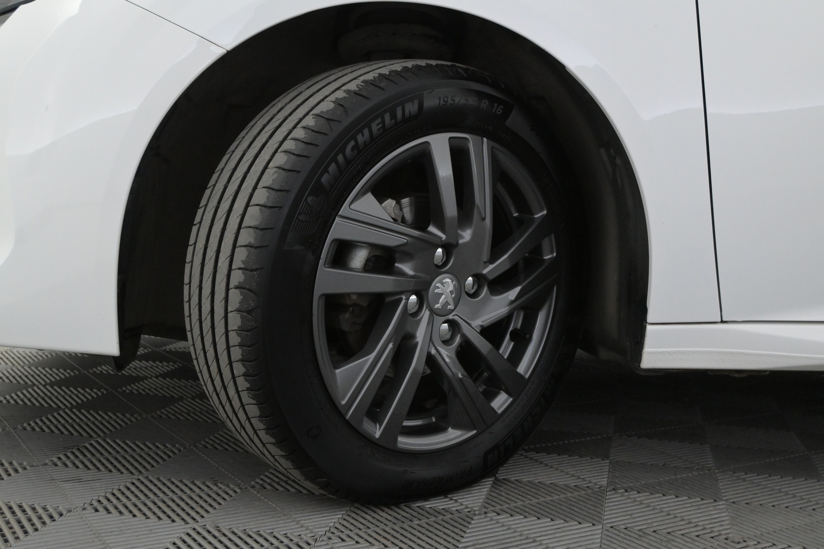 PEUGEOT 208 2021