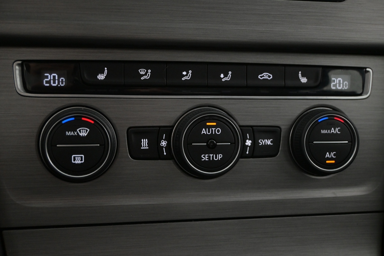 VOLKSWAGEN Golf 2014