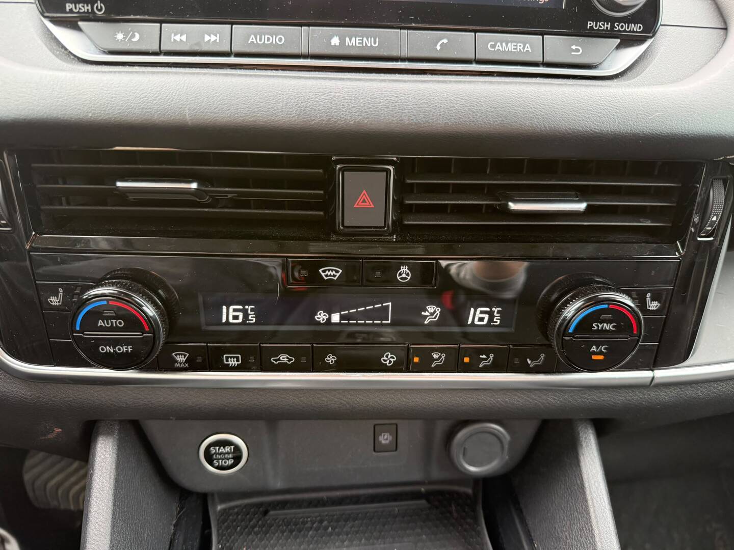 NISSAN Qashqai 2024