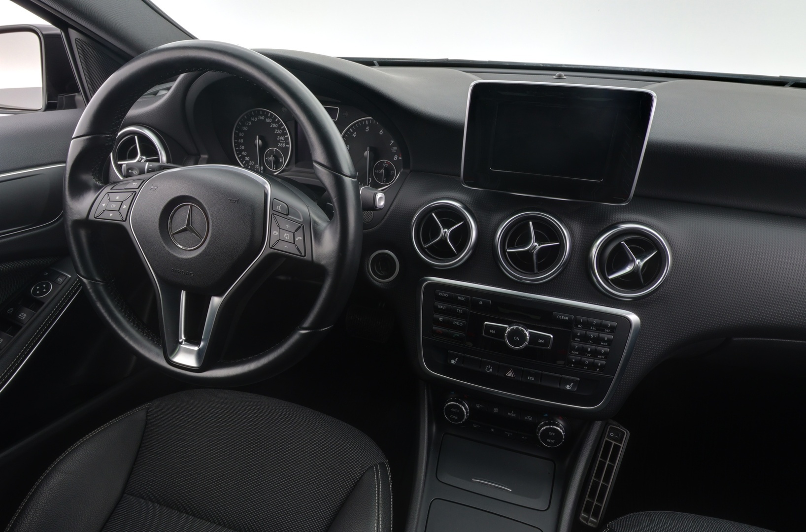 MERCEDES-BENZ A 2015
