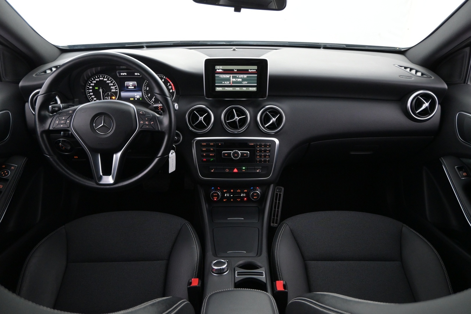 MERCEDES-BENZ A 2015