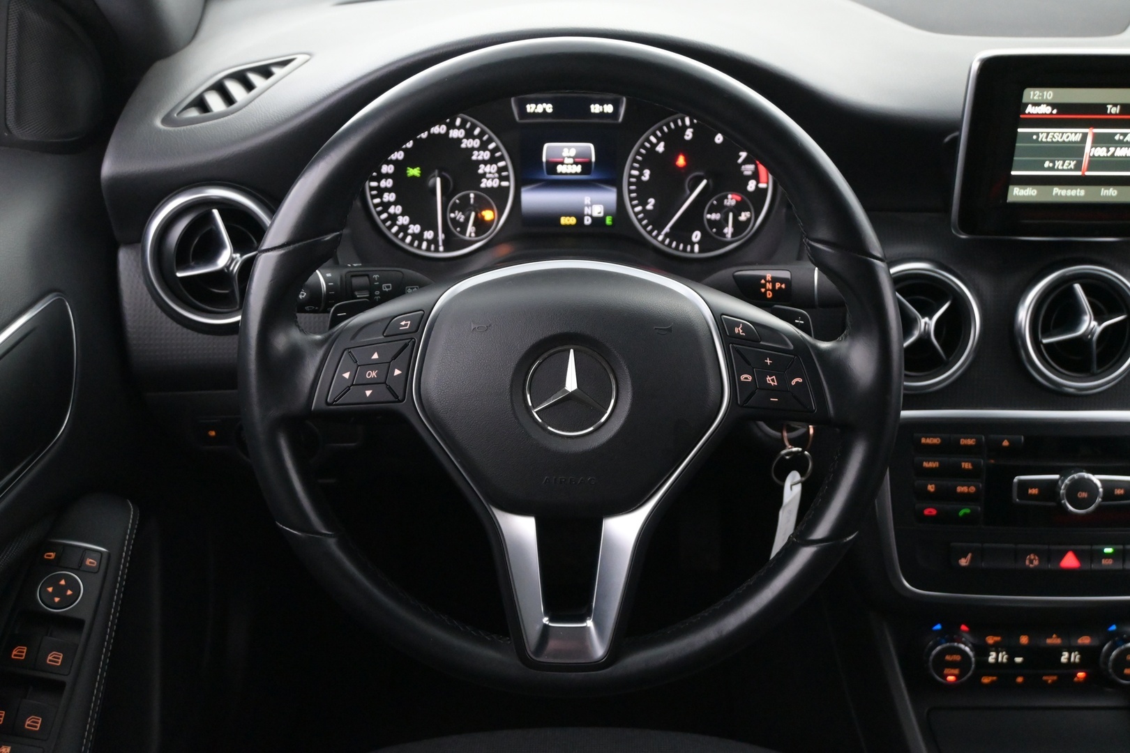 MERCEDES-BENZ A 2015