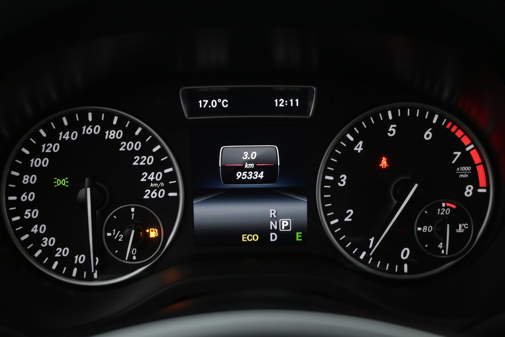 MERCEDES-BENZ A 2015