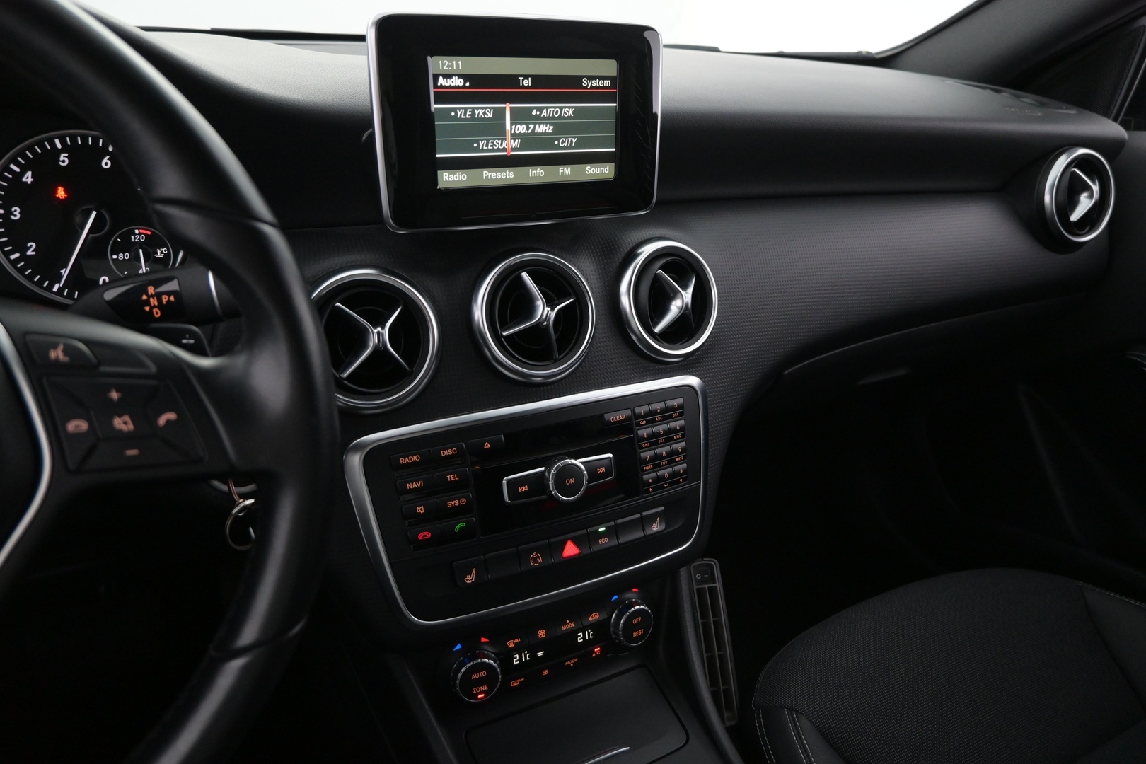 MERCEDES-BENZ A 2015