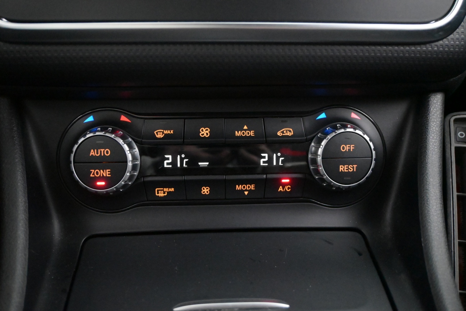 MERCEDES-BENZ A 2015