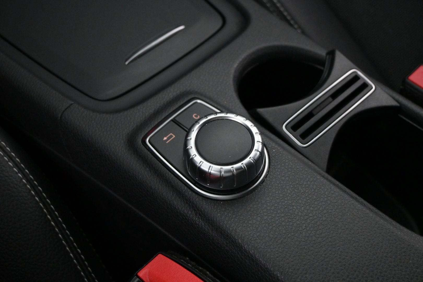 MERCEDES-BENZ A 2015