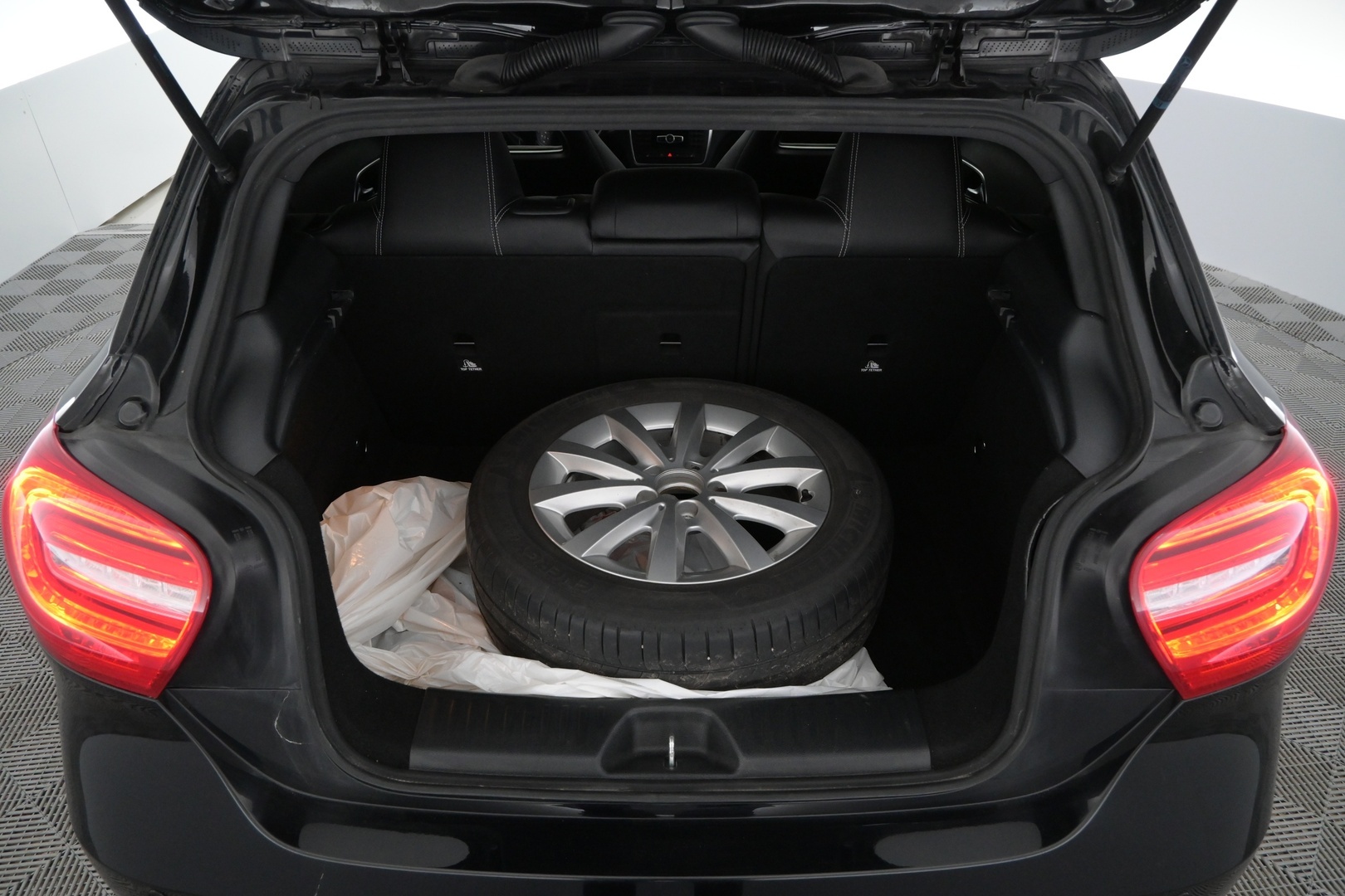 MERCEDES-BENZ A 2015