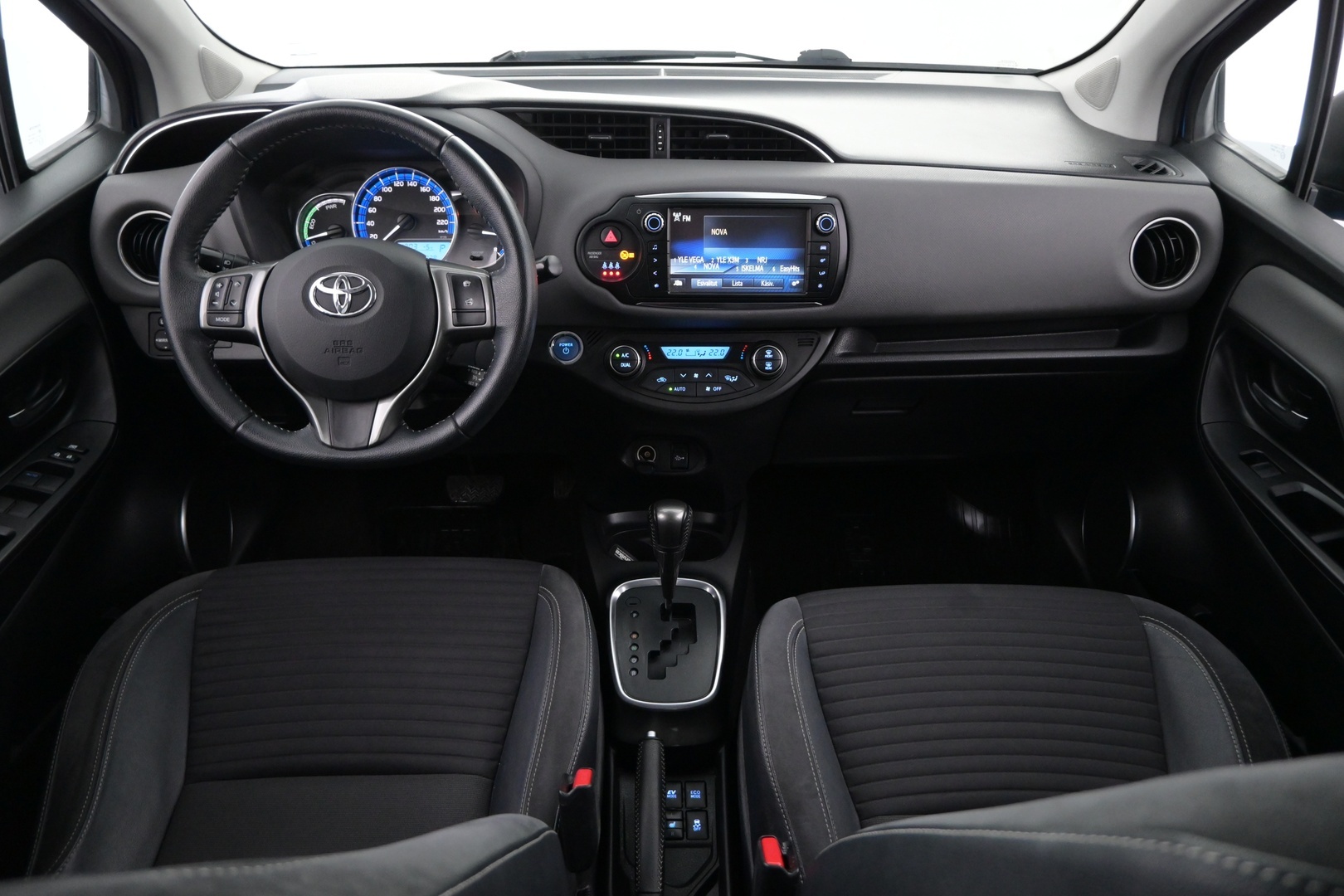 TOYOTA Yaris 2015