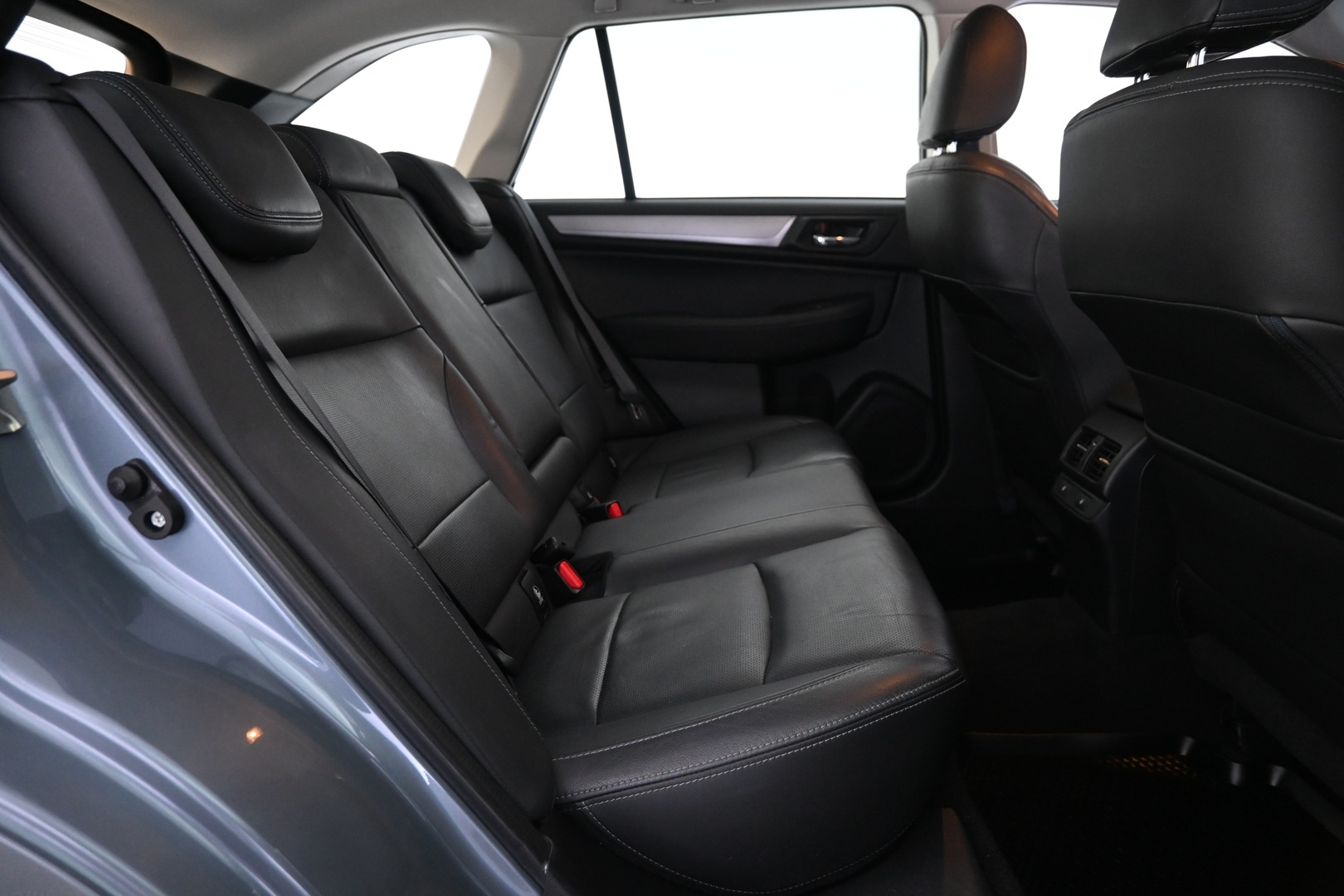 SUBARU Outback 2015