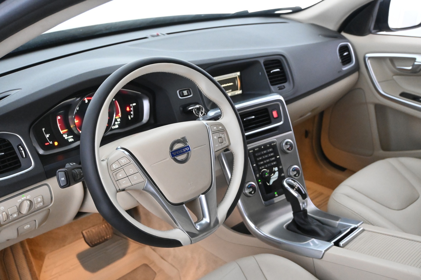 VOLVO S60 2016