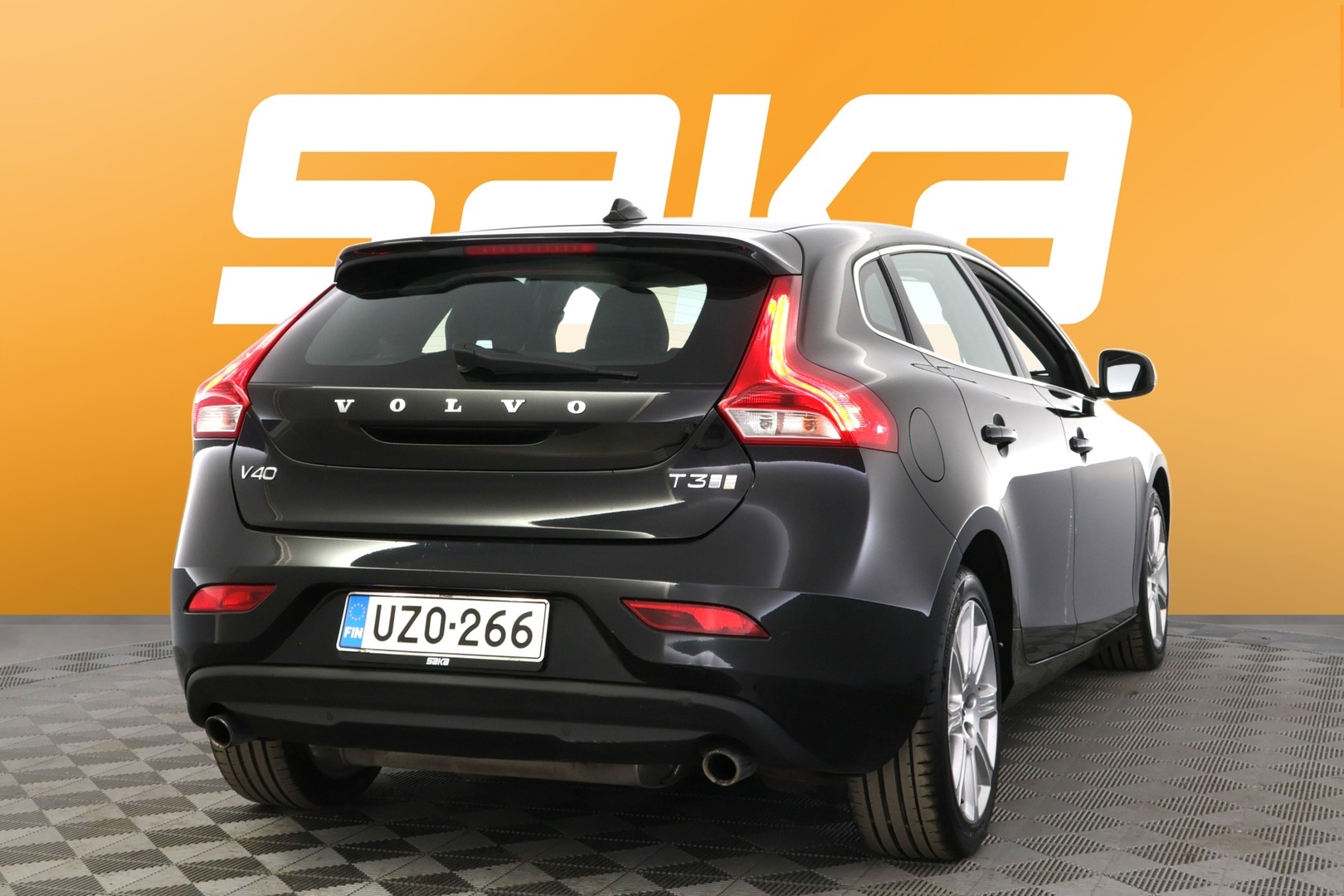 VOLVO V40 2018