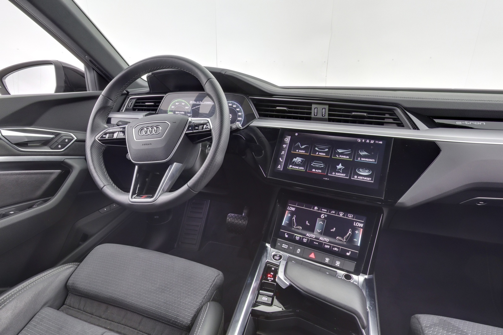 AUDI e-tron 2023
