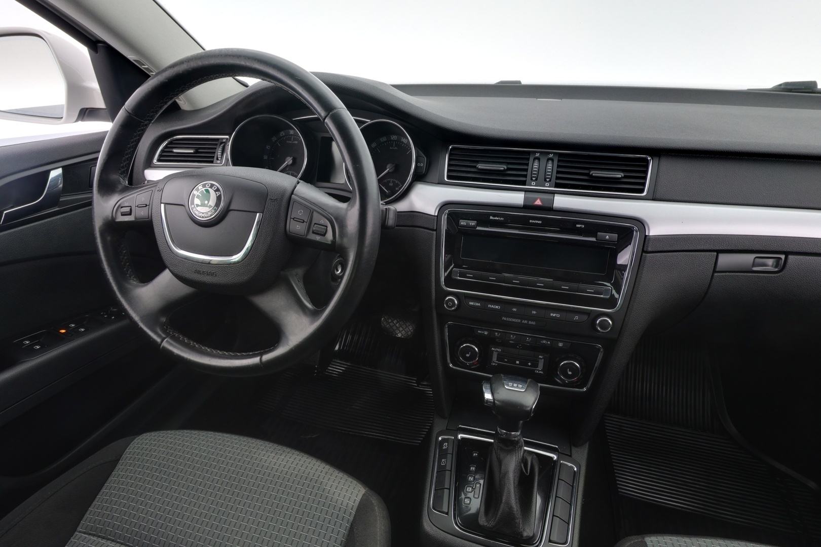 SKODA Superb 2011