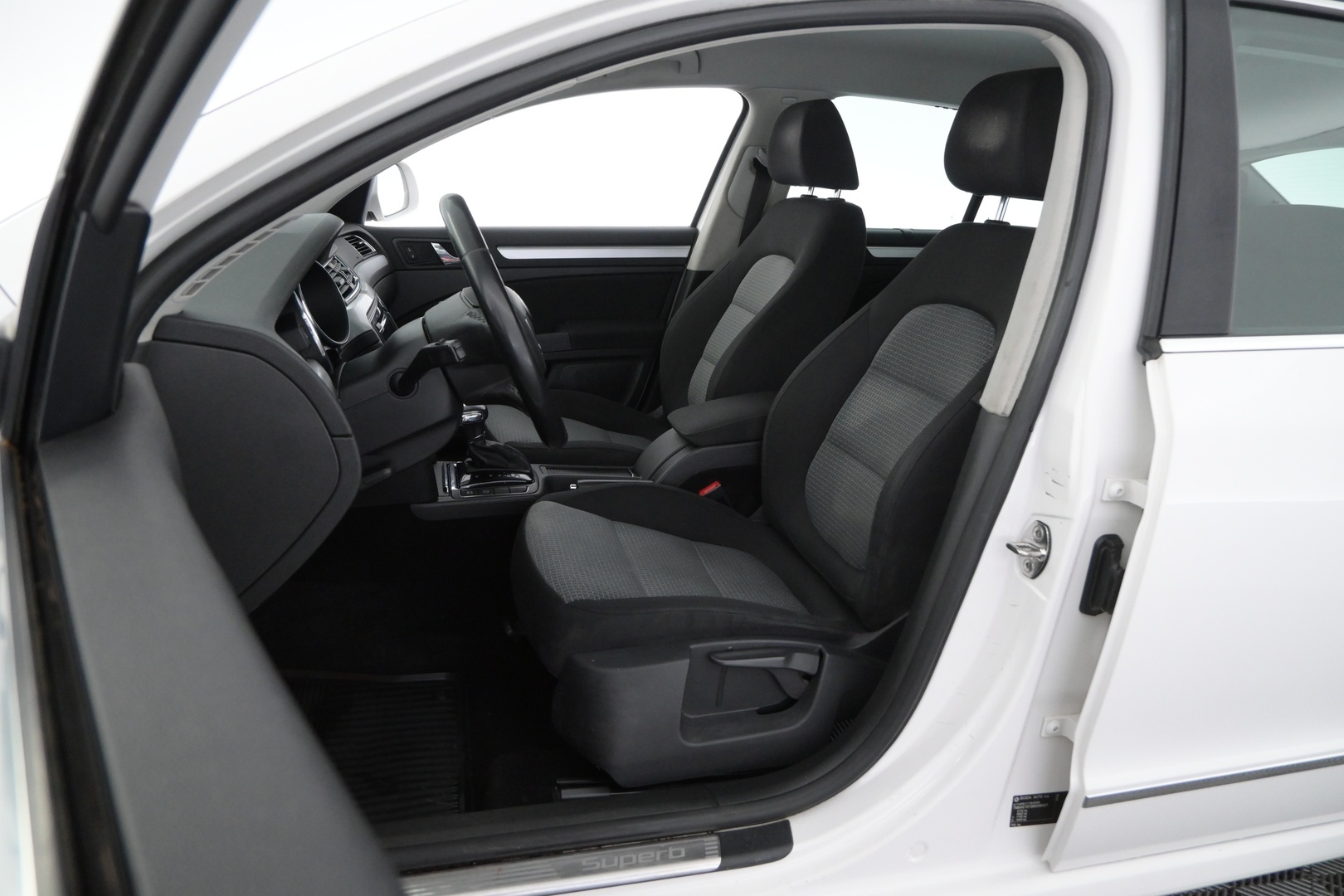 SKODA Superb 2011