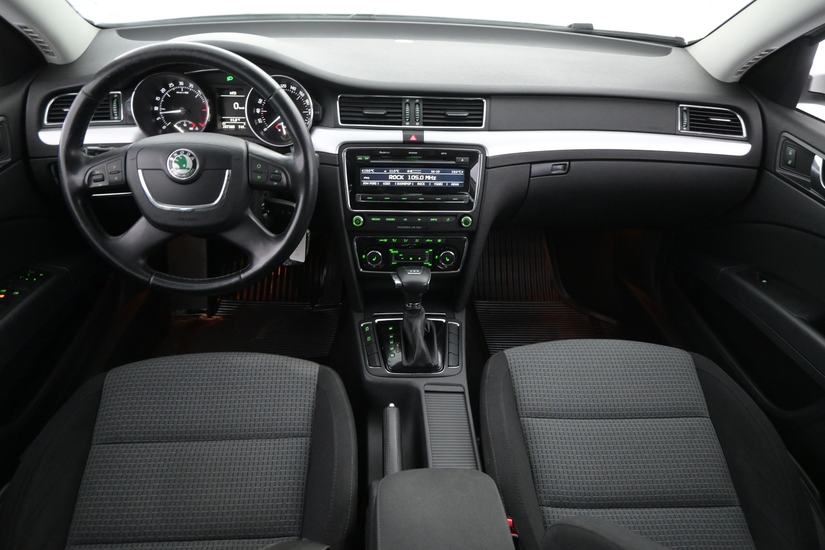 SKODA Superb 2011