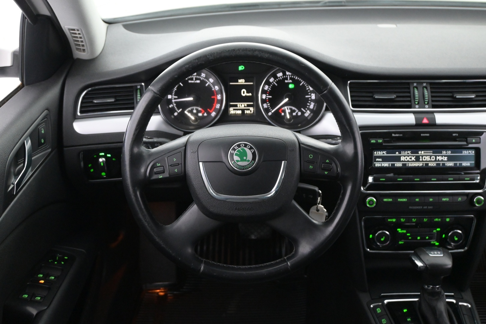 SKODA Superb 2011