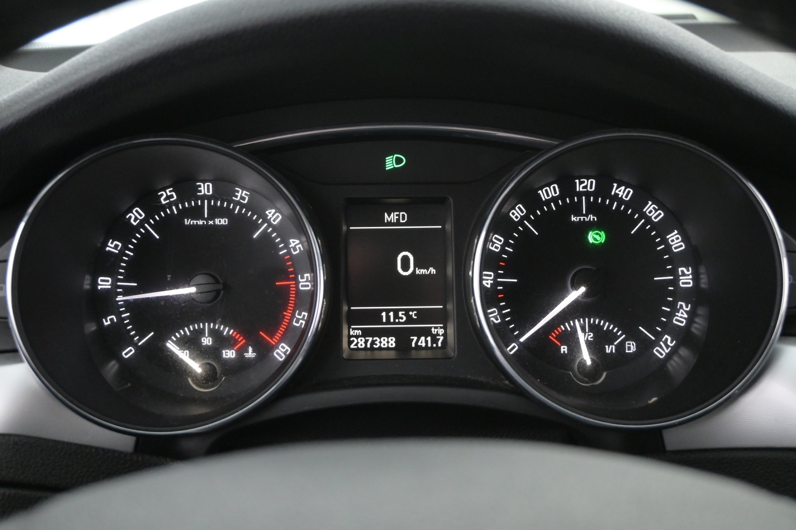 SKODA Superb 2011