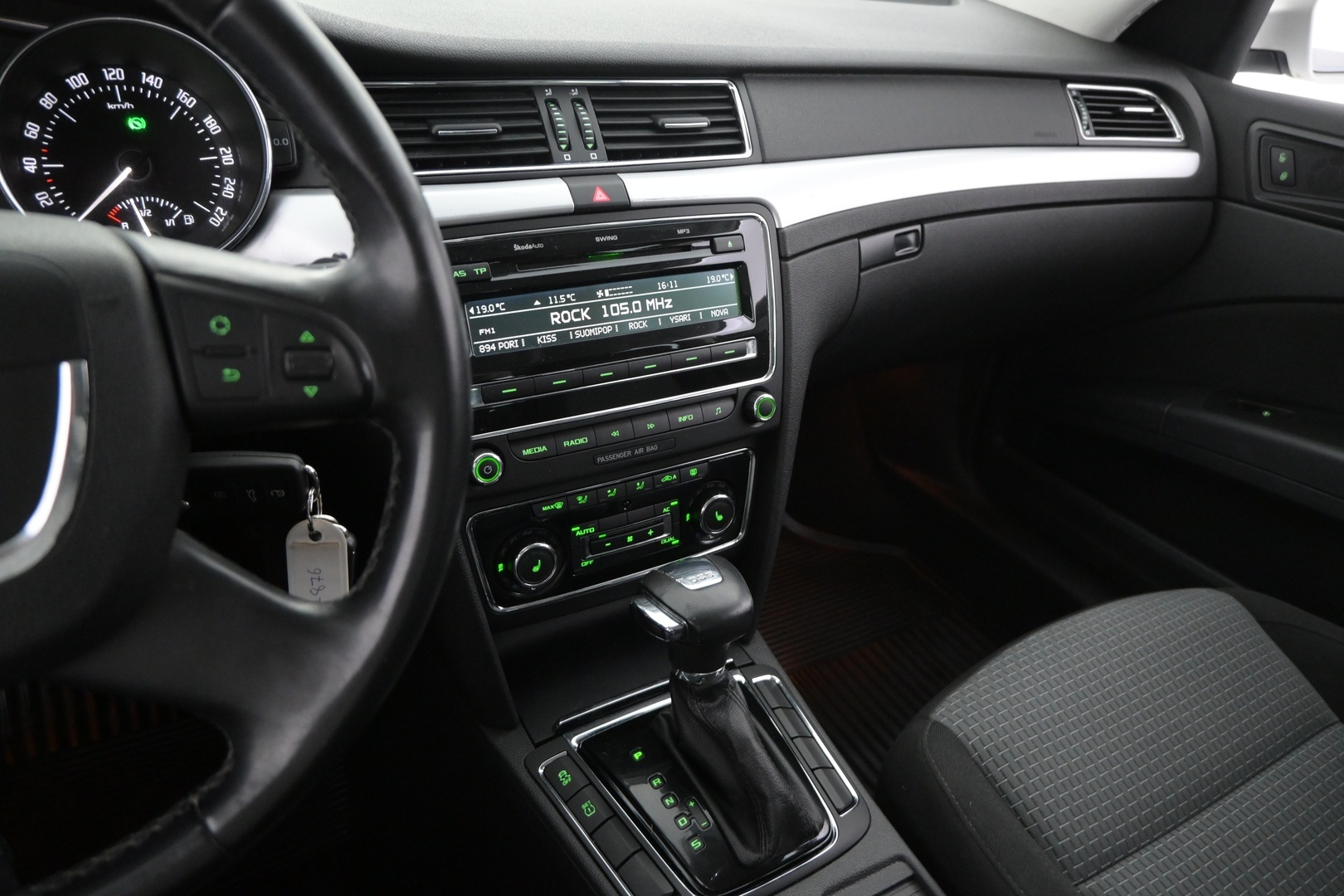 SKODA Superb 2011