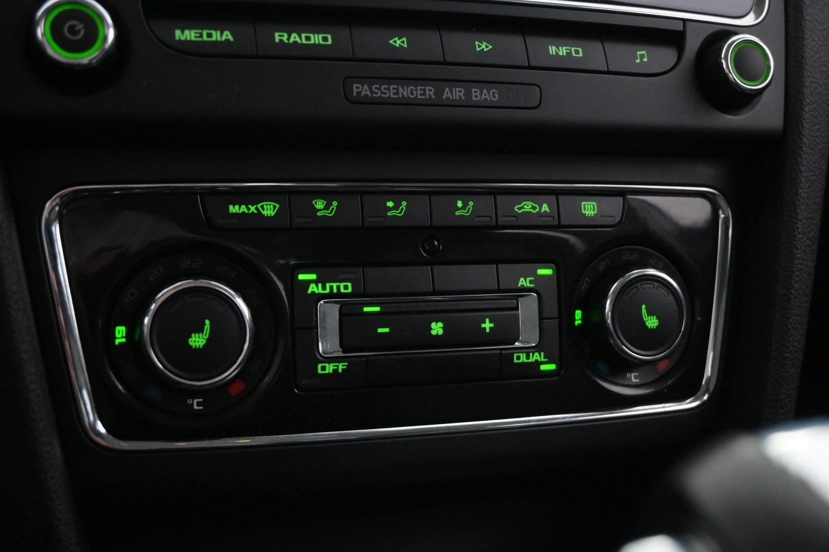 SKODA Superb 2011