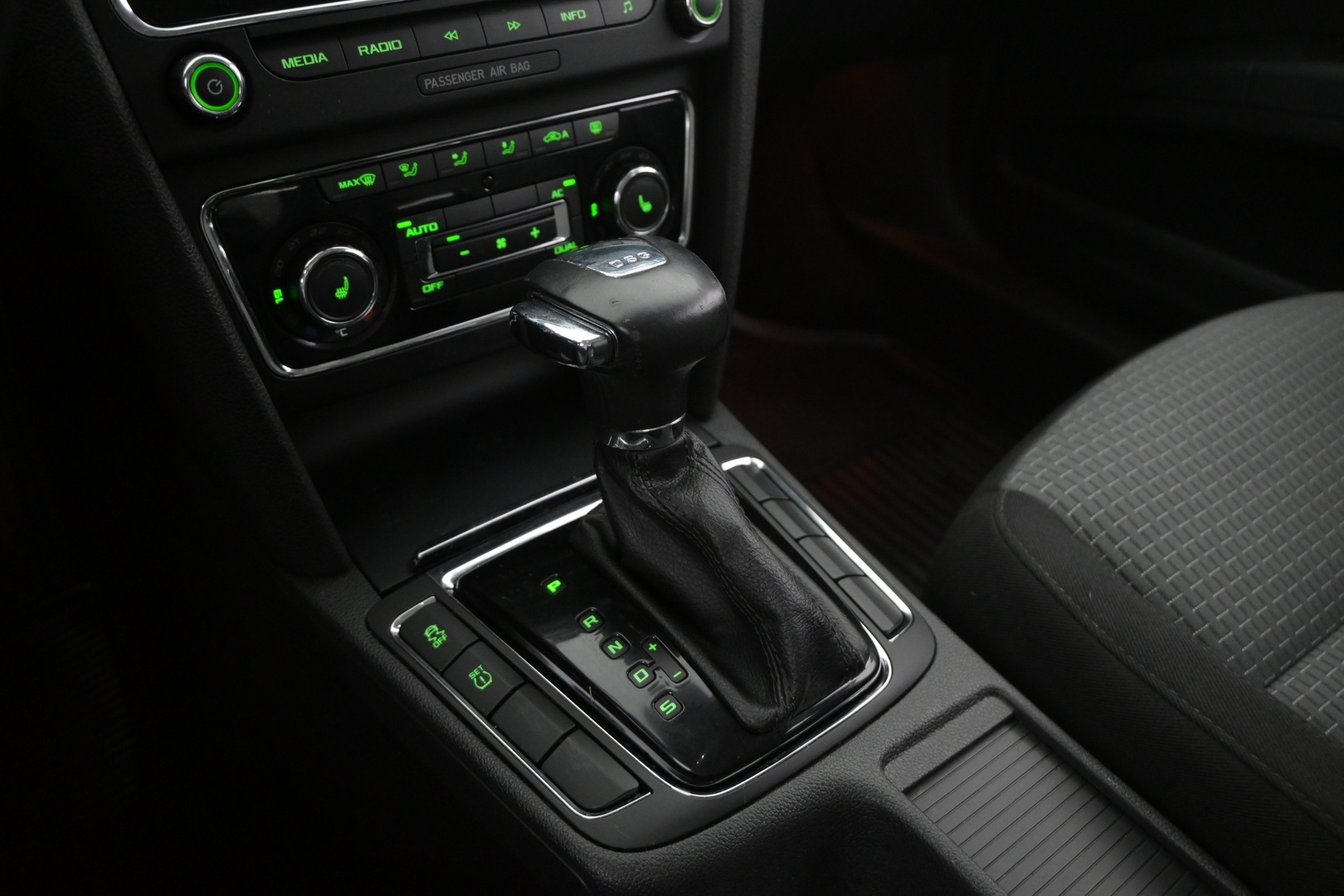 SKODA Superb 2011