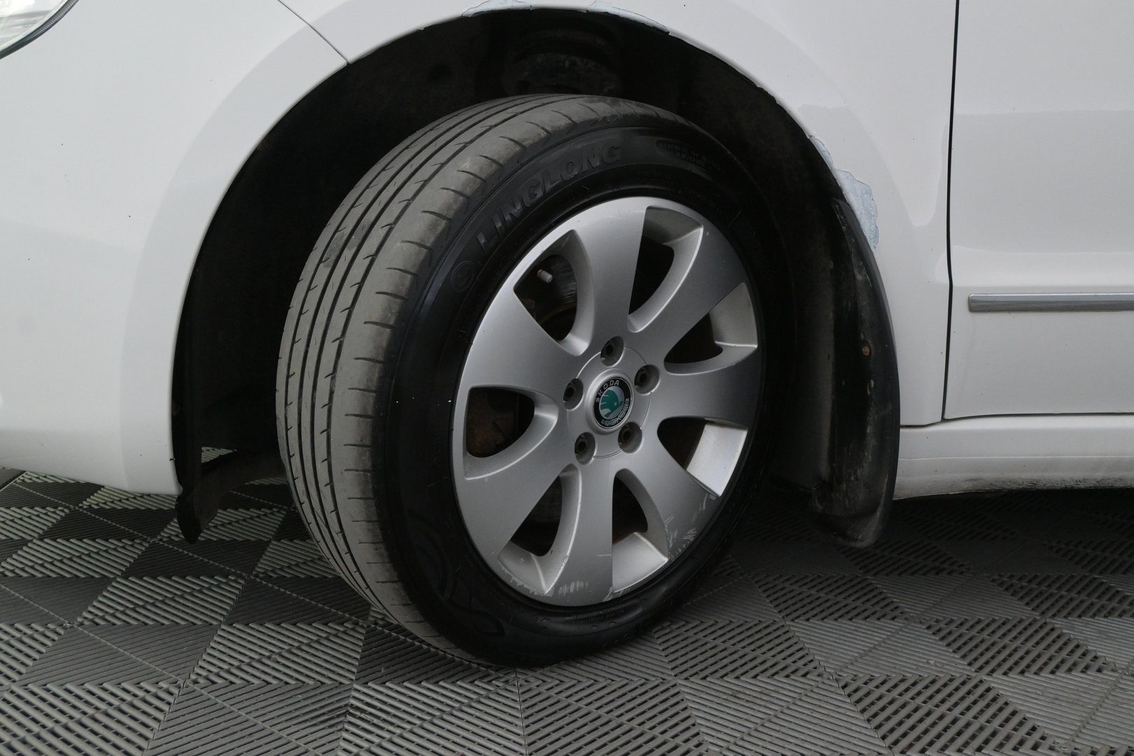 SKODA Superb 2011