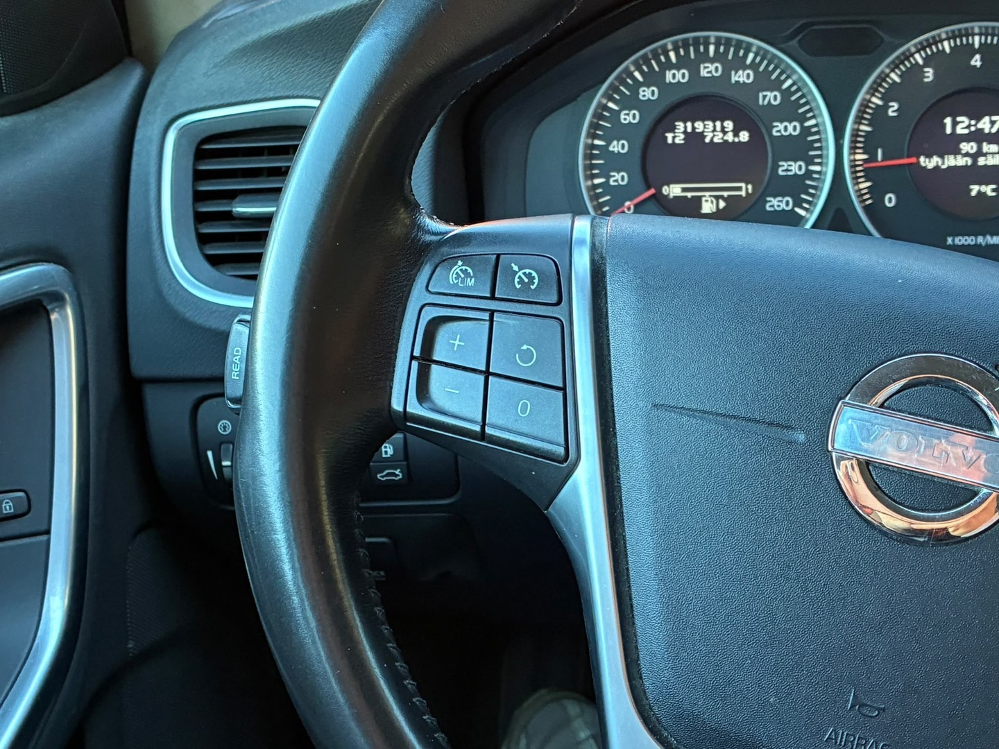 VOLVO V60 2012
