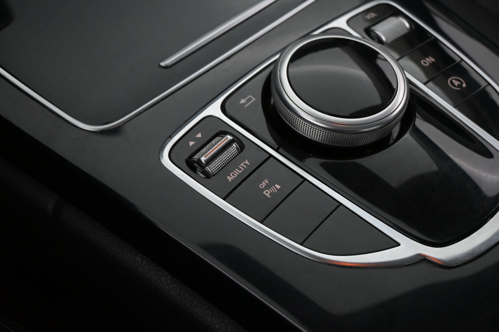 MERCEDES-BENZ C 2015