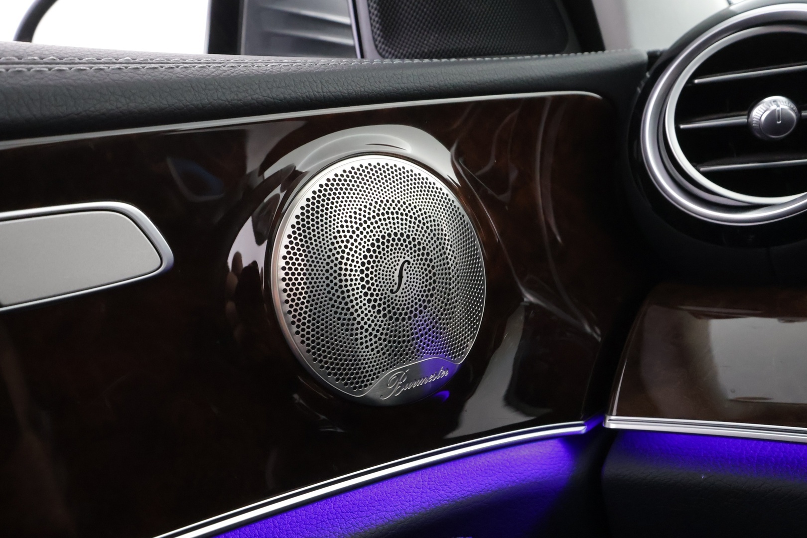 MERCEDES-BENZ E 2023