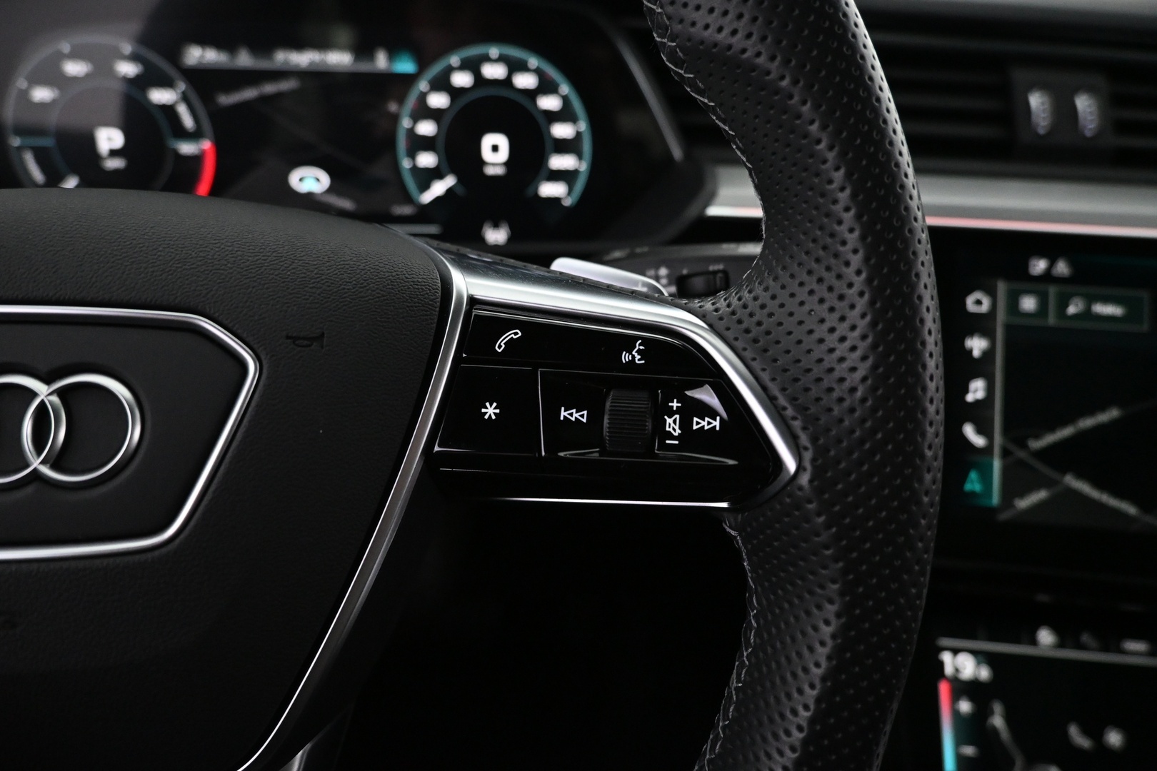 AUDI e-tron 2023