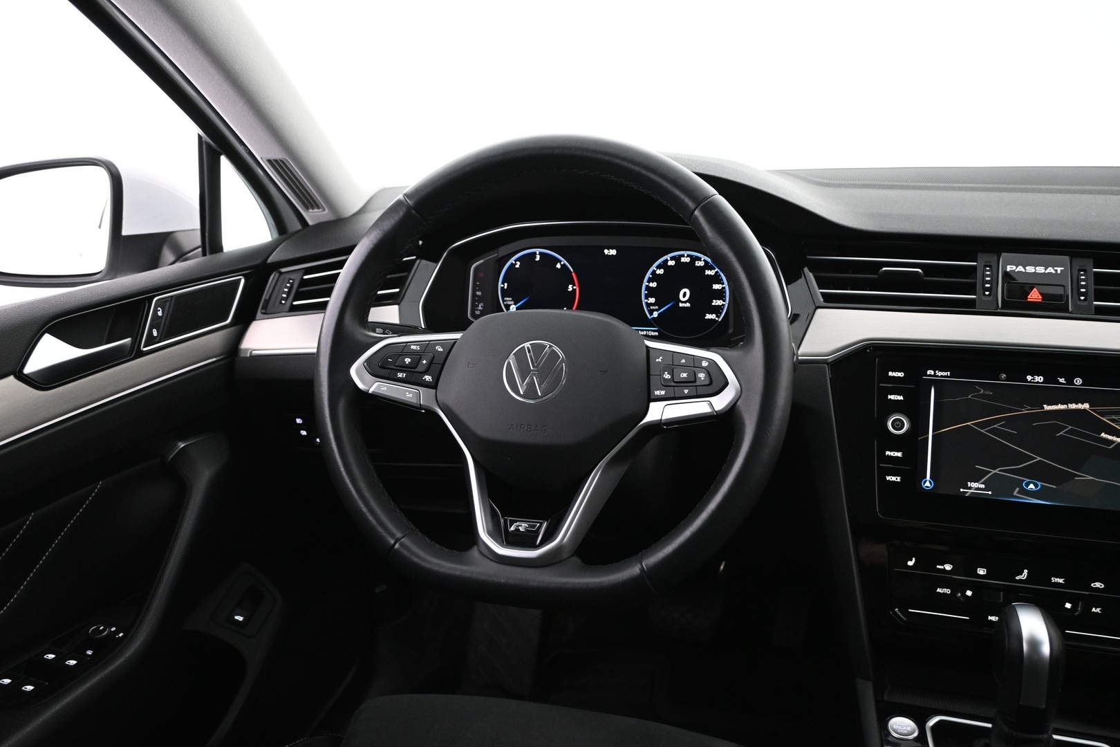 VOLKSWAGEN Passat 2023