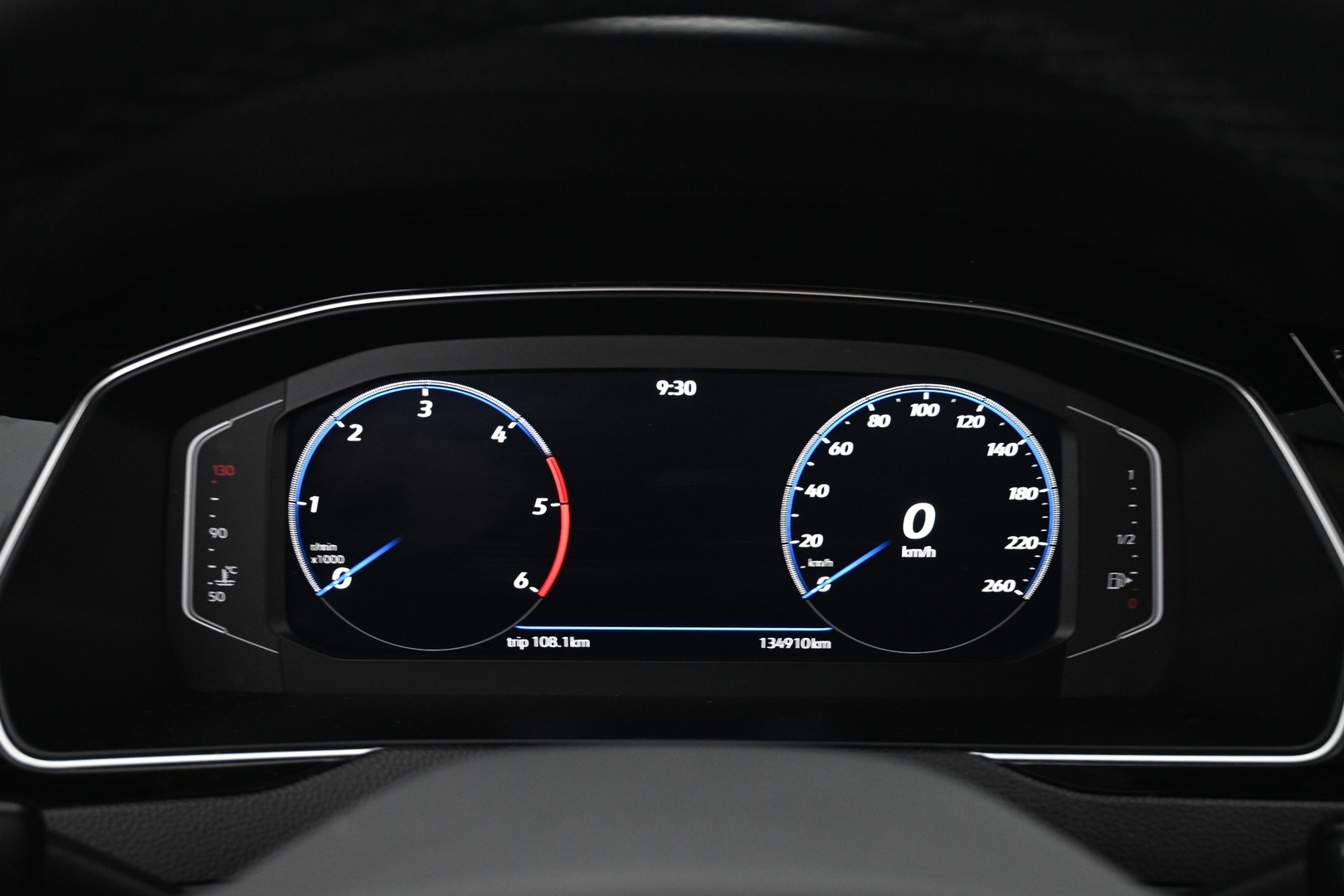 VOLKSWAGEN Passat 2023