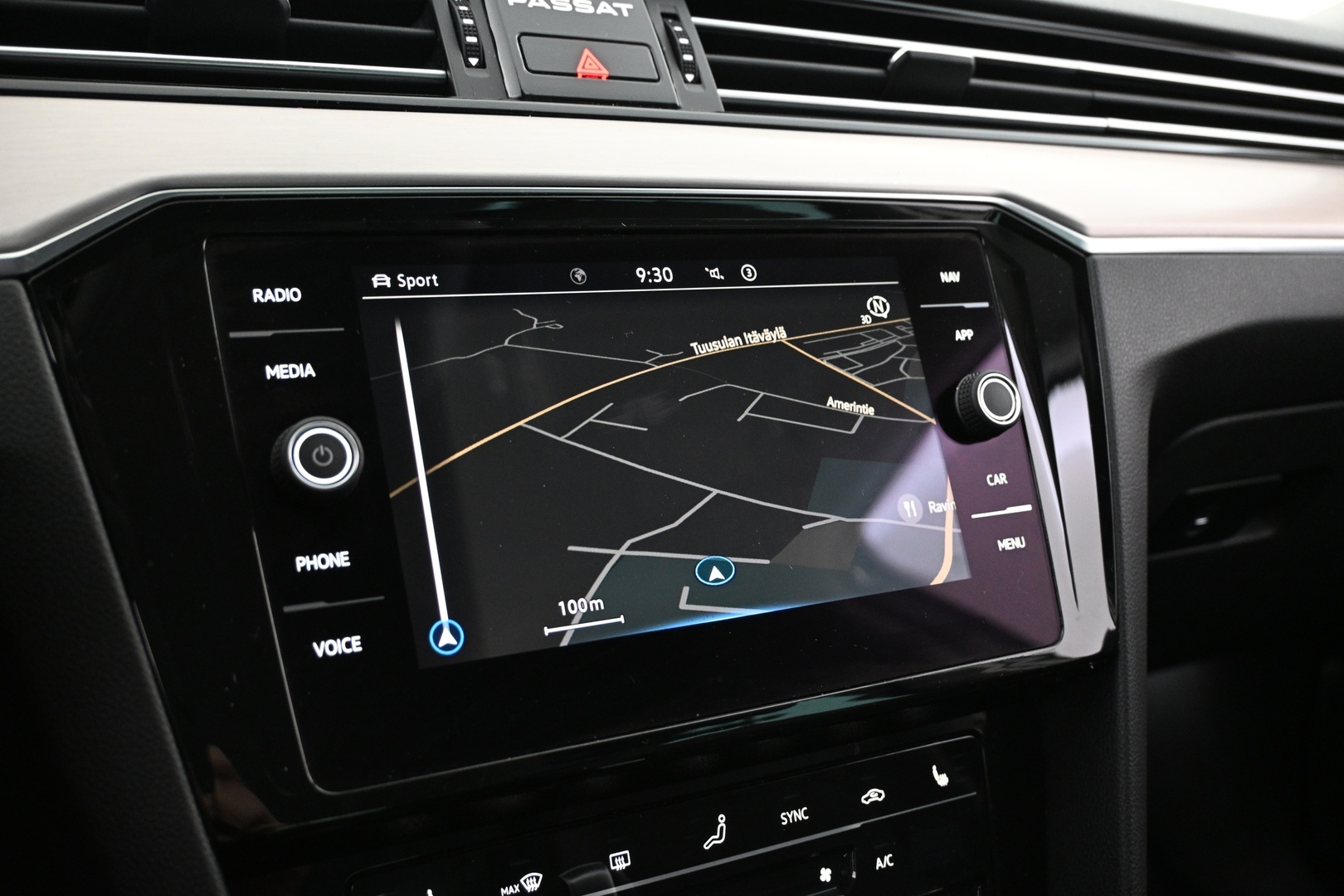 VOLKSWAGEN Passat 2023