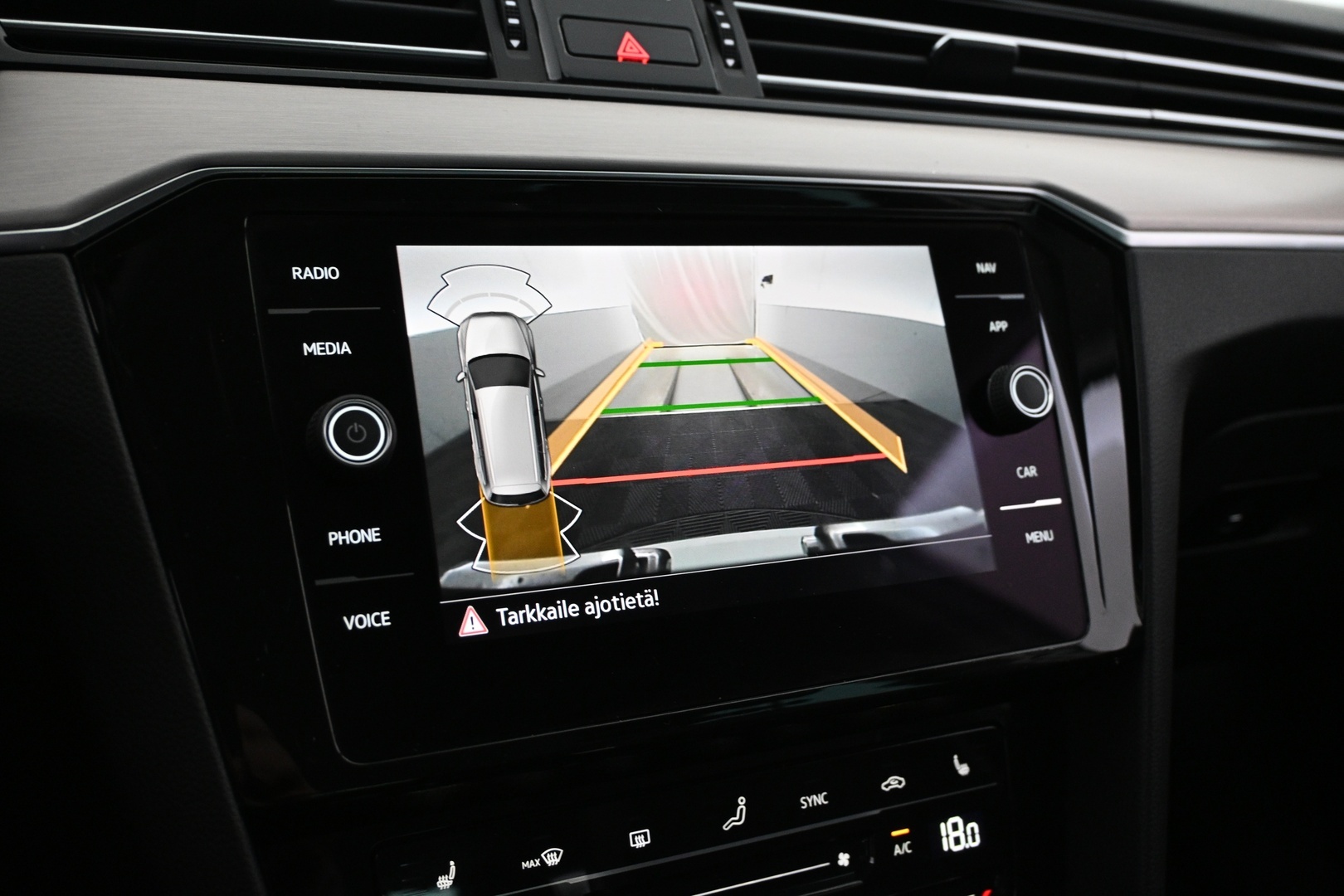 VOLKSWAGEN Passat 2023