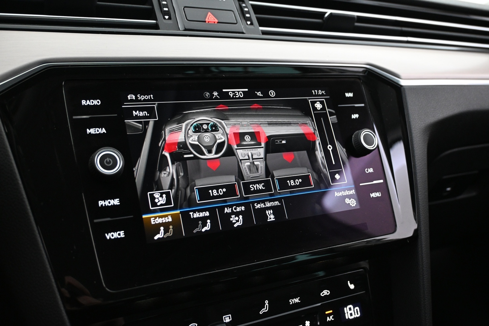 VOLKSWAGEN Passat 2023