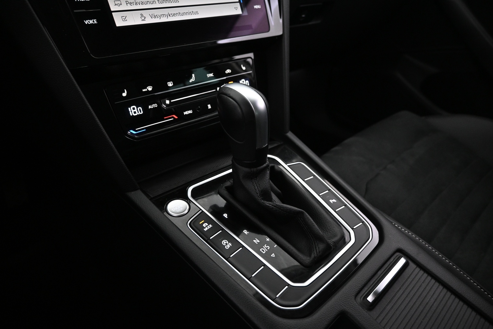 VOLKSWAGEN Passat 2023