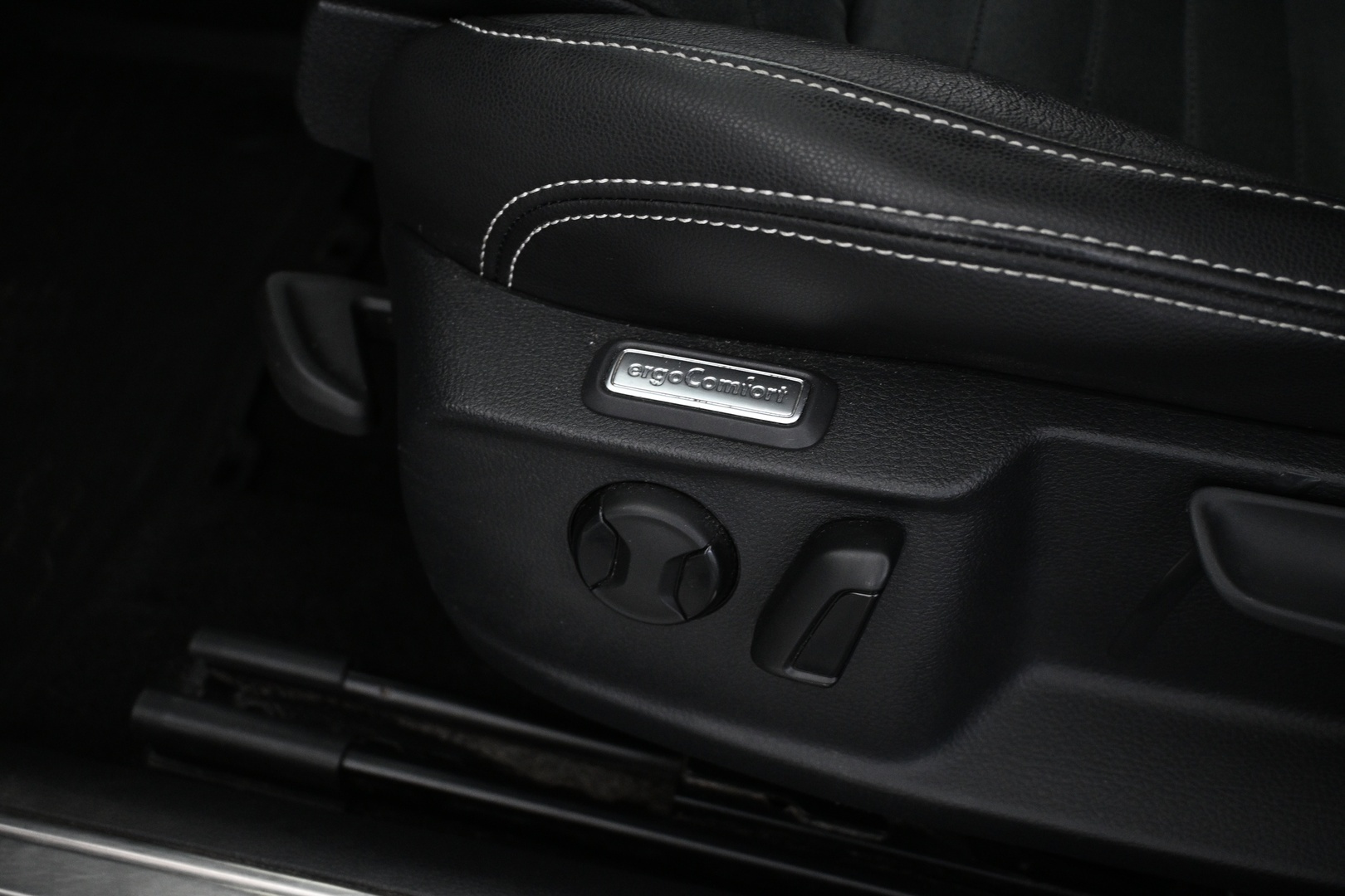 VOLKSWAGEN Passat 2023