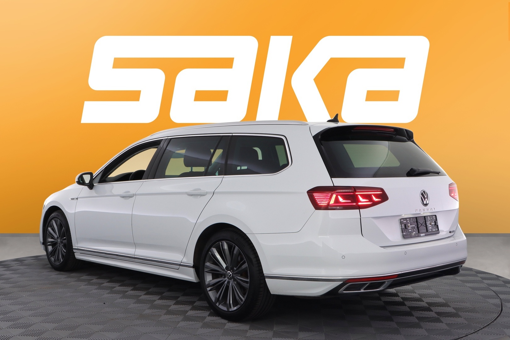 VOLKSWAGEN Passat 2023