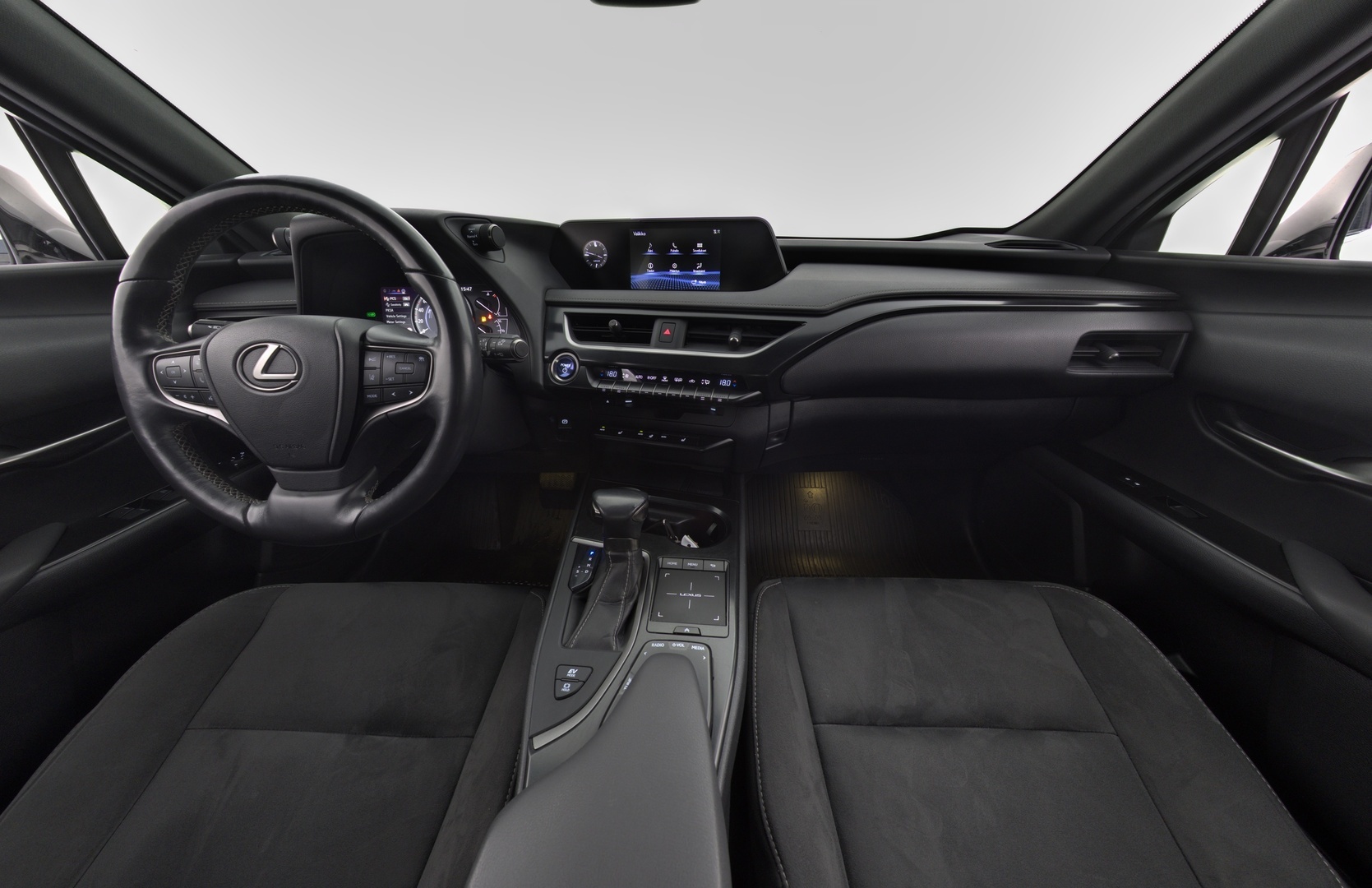 LEXUS UX 2020