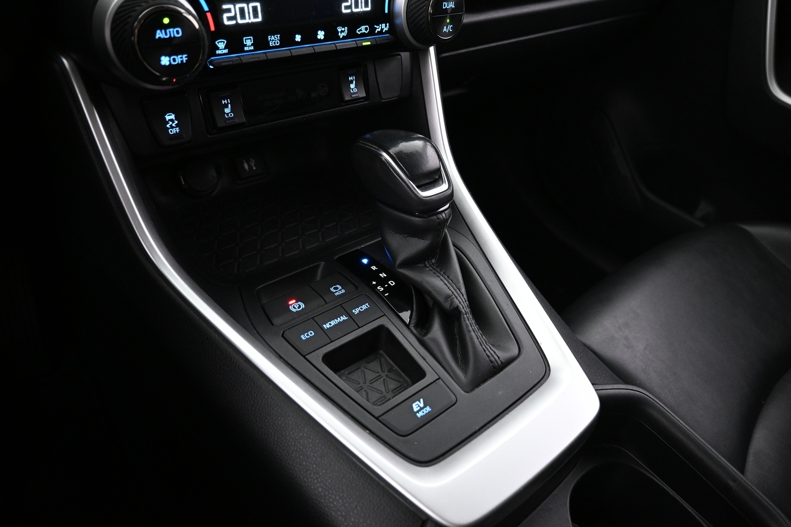 TOYOTA RAV4 2019