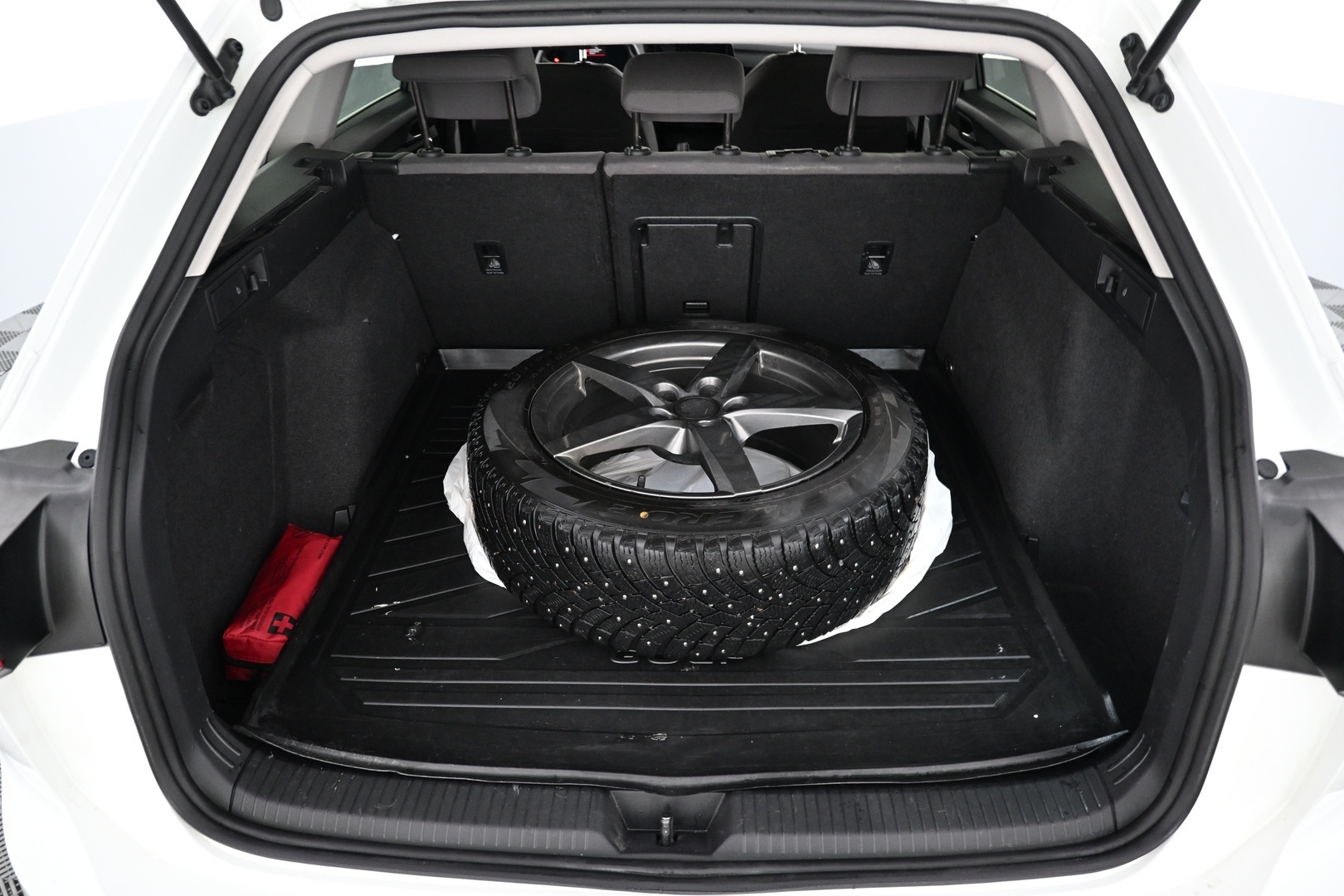 VOLKSWAGEN Golf 2023