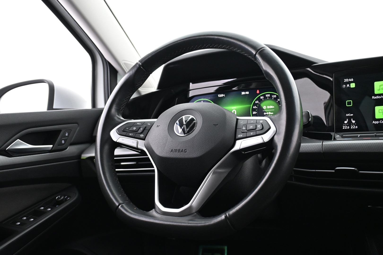 VOLKSWAGEN Golf 2023