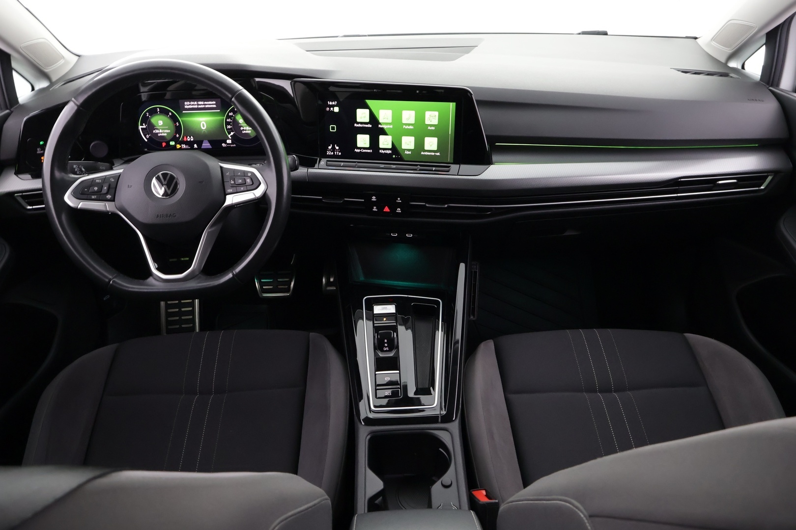 VOLKSWAGEN Golf 2023