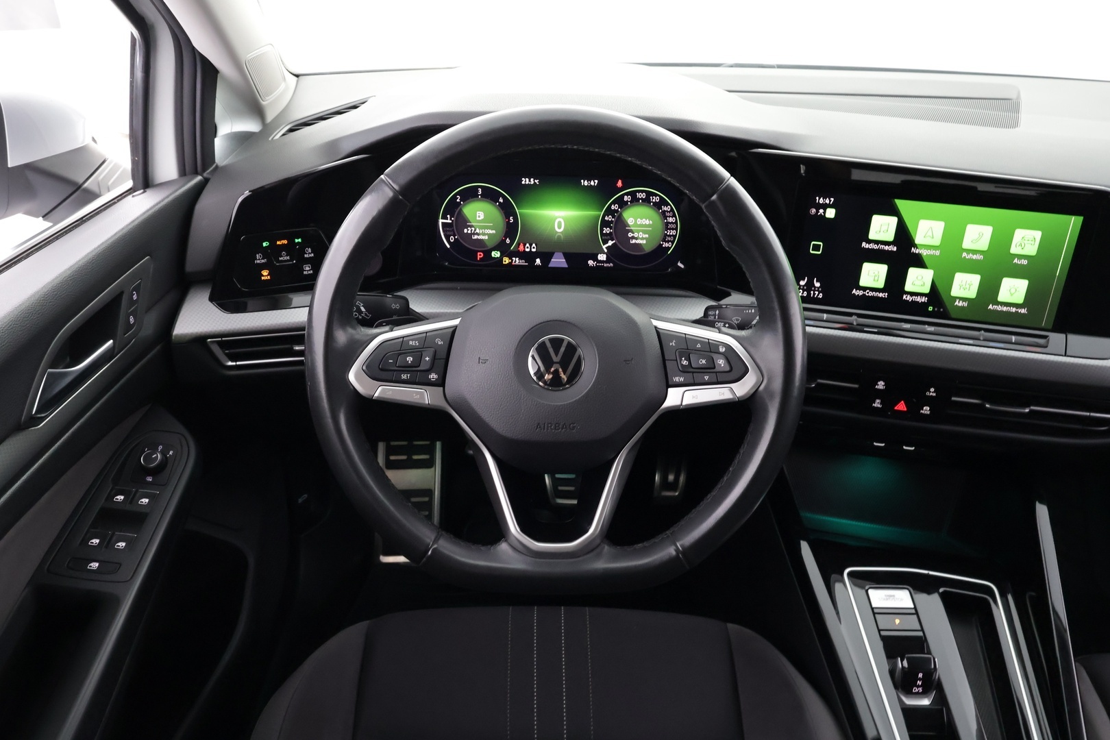 VOLKSWAGEN Golf 2023