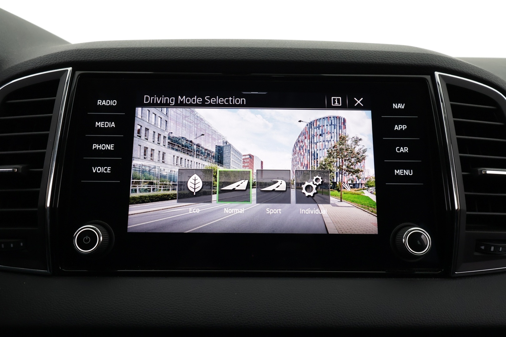 SKODA Karoq 2021