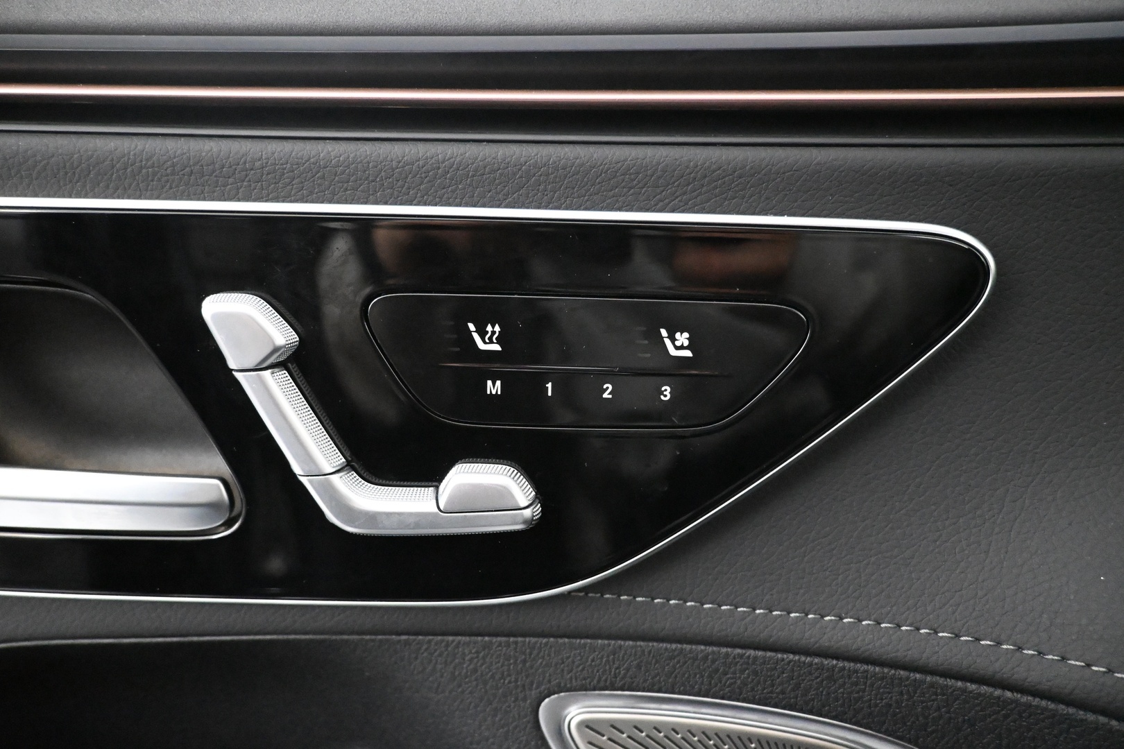 MERCEDES-BENZ EQE 2023